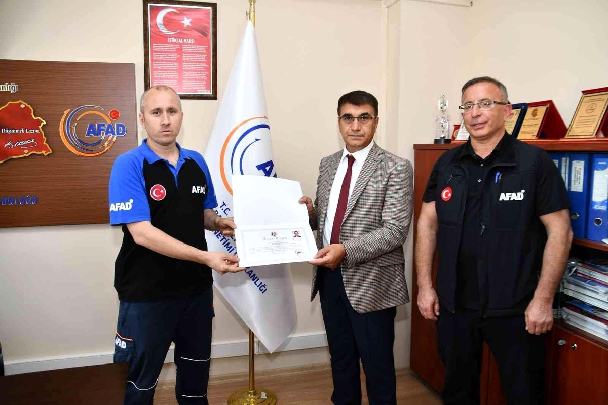 Mağara ve kanyonda mahsur kalan vatandaşları kurtaran AFAD personeline başarı belgesi