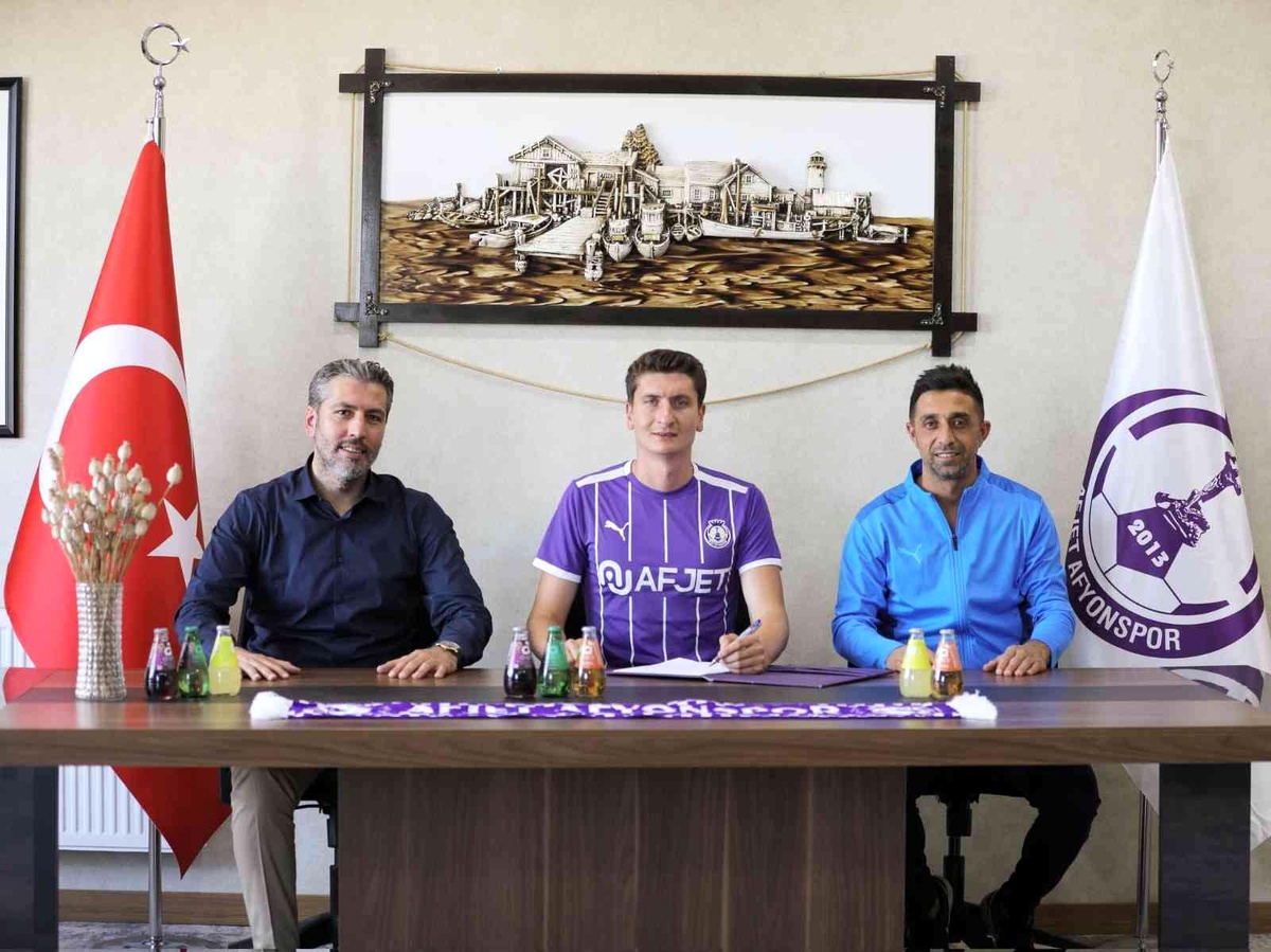 Melih Şencan Afyonsporla 1 yıllık sözleşme imzaladı
