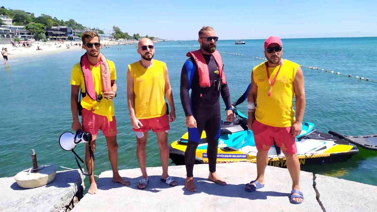 Menekşe Sahili\'nde yanan tekneyi jet ski ile söndüren cankurtaran konuştu