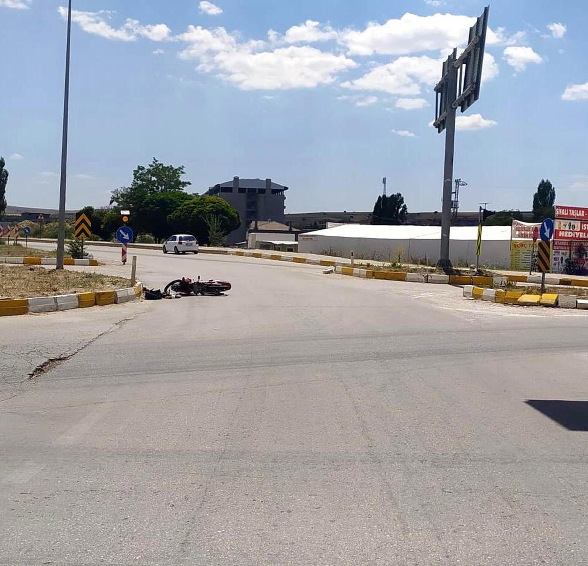 Motosiklet sürücüsü yaşlı adam karıştığı kazada ağır yaralandı