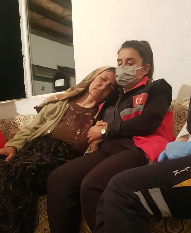 Oğlunun ölüm haberini alan acılı baba: İzin verirlerse evladımın şehit olduğu yerde savaşırım Oğlunun ölüm haberini alan acılı baba: İzin verirlerse evladımın şehit olduğu yerde savaşırım