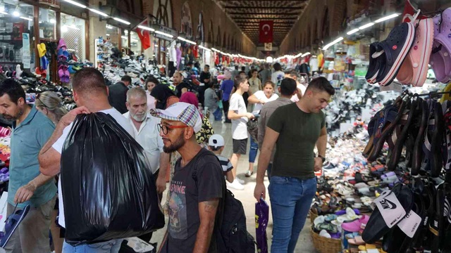 Pasaportsuz giriş başladı, Bulgar turistler Edirne'ye akın etti Pasaportsuz giriş başladı, Bulgar turistler Edirne'ye akın etti