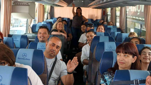 Pasaportsuz giriş başladı, Bulgar turistler Edirne'ye akın etti Pasaportsuz giriş başladı, Bulgar turistler Edirne'ye akın etti
