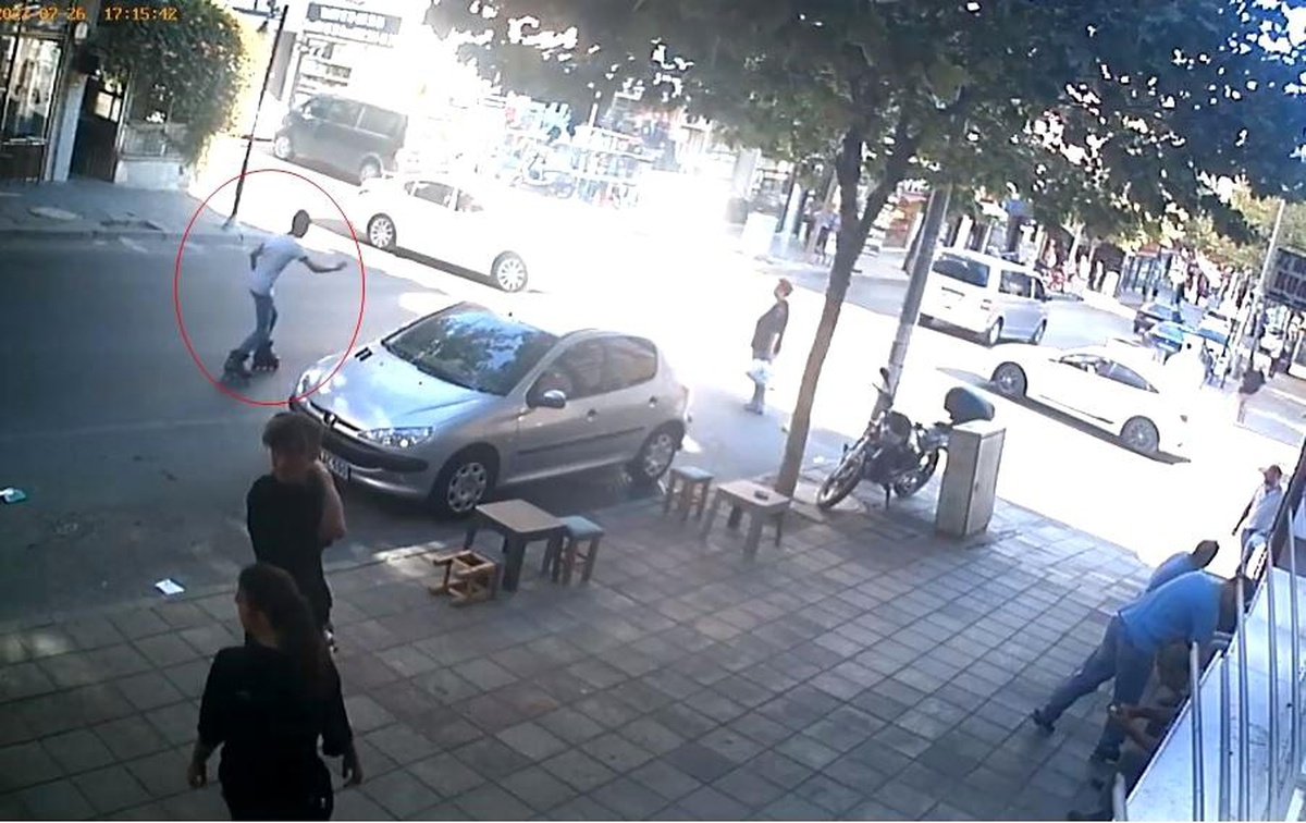 Patenci gencin otomobille çarpıştığı anlar kamerada
