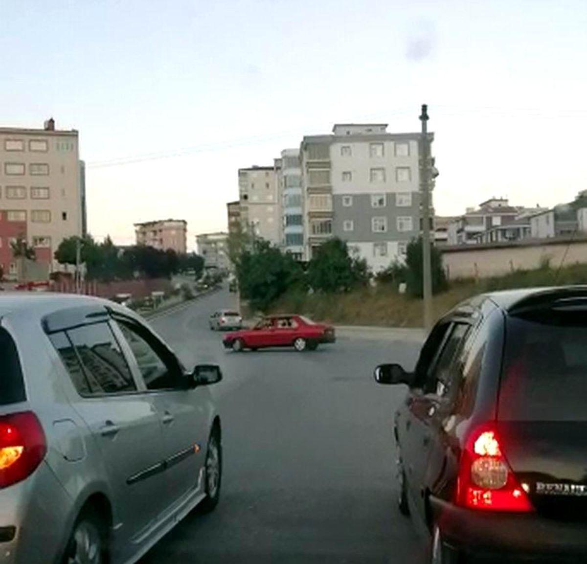 Samsun\'da düğün konvoyunda 2 araç drift yaptı