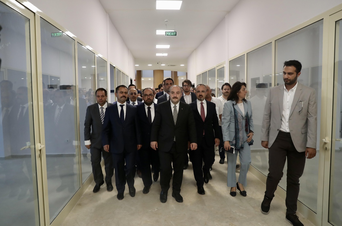 Sanayi ve Teknoloji Bakanı Varank, Çanakkale\'de ziyaretlerde bulundu