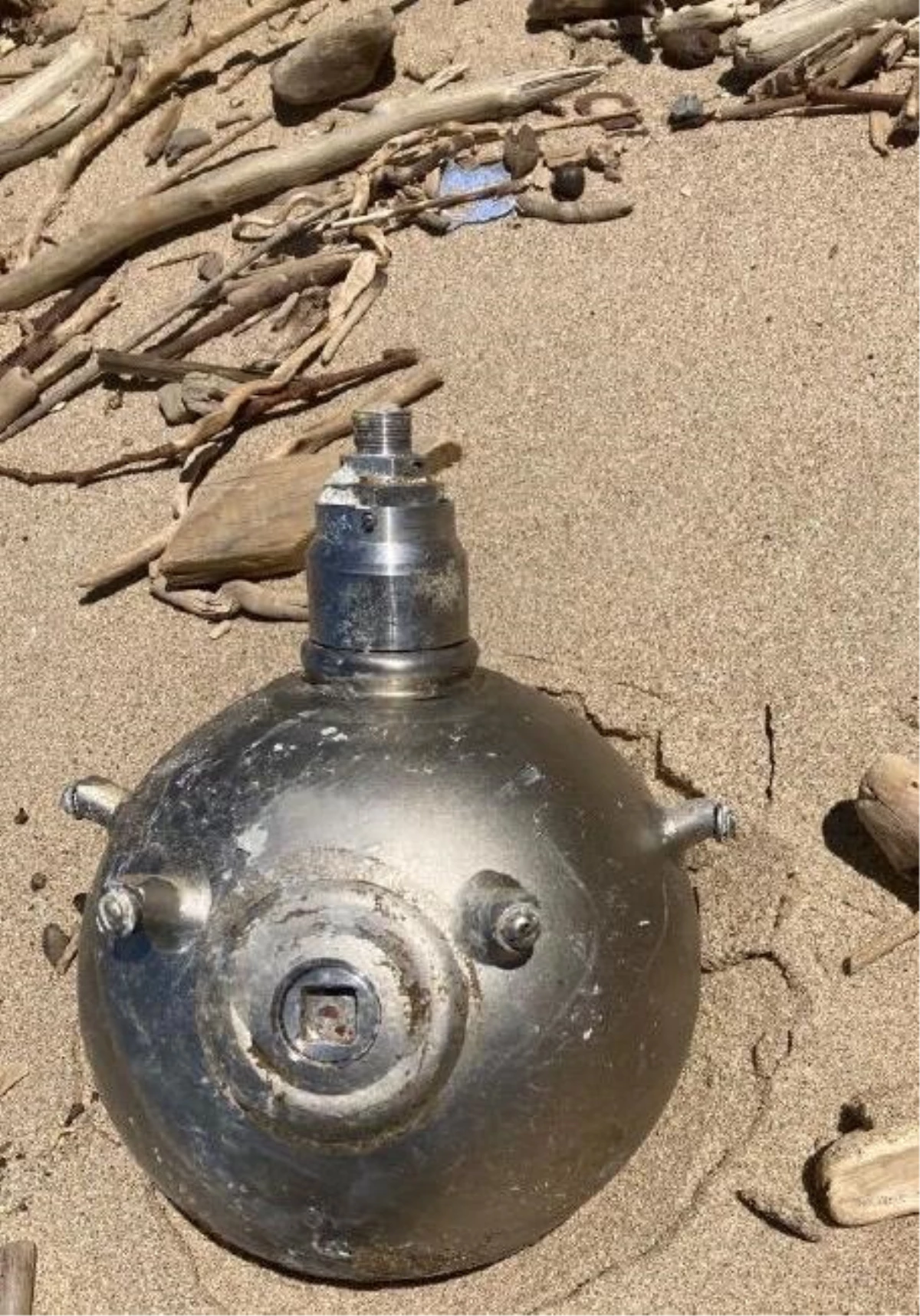 Sinop sahilinde denizaltı malzemesi "hava ştandrosu" bulundu