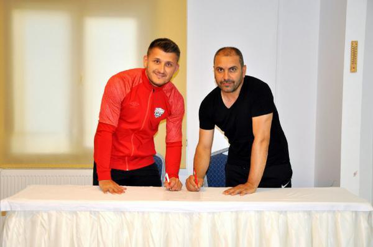 Somaspor\'da çifte imza