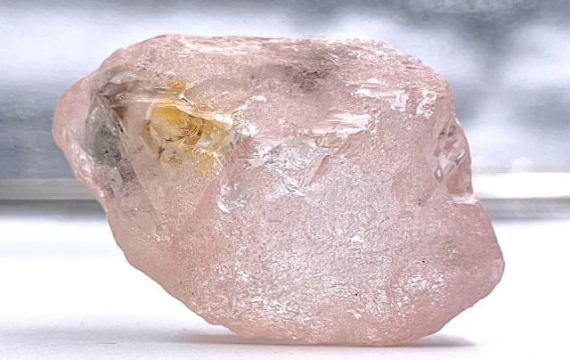 Son 300 yılın en büyüklerinden! 170 karat büyüklüğünde pembe elmas bulundu