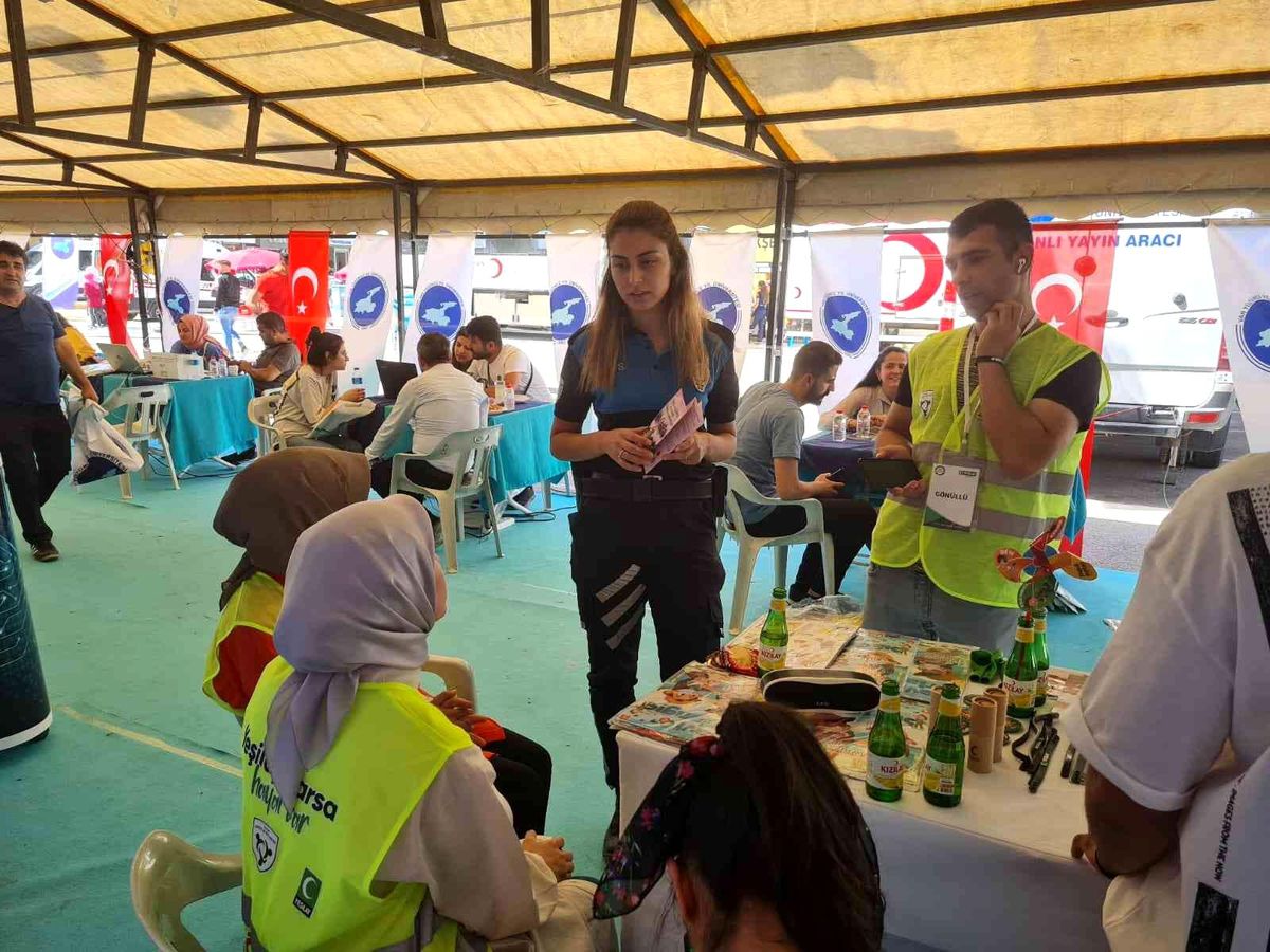 Van polisinden bilgilendirme çalışması