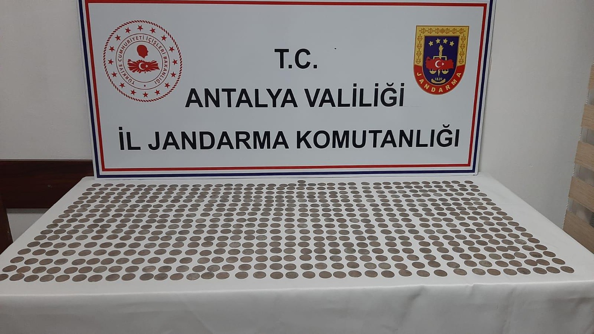 Antalya\'da tarihi eser kaçakçılığı operasyonunda 2 şüpheli yakalandı