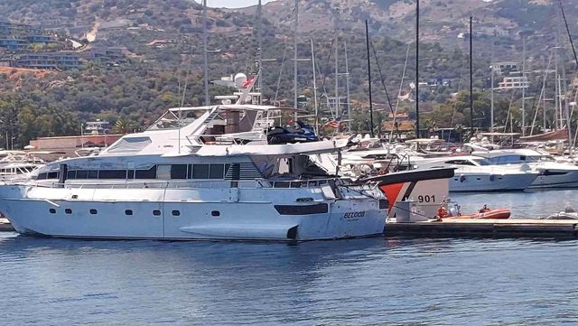 Bodrum'da uyuşturucu taşıdığı öne sürülen lüks yat, Yunan karasularına kaçmaya çalışırken ateş açılarak durduruldu