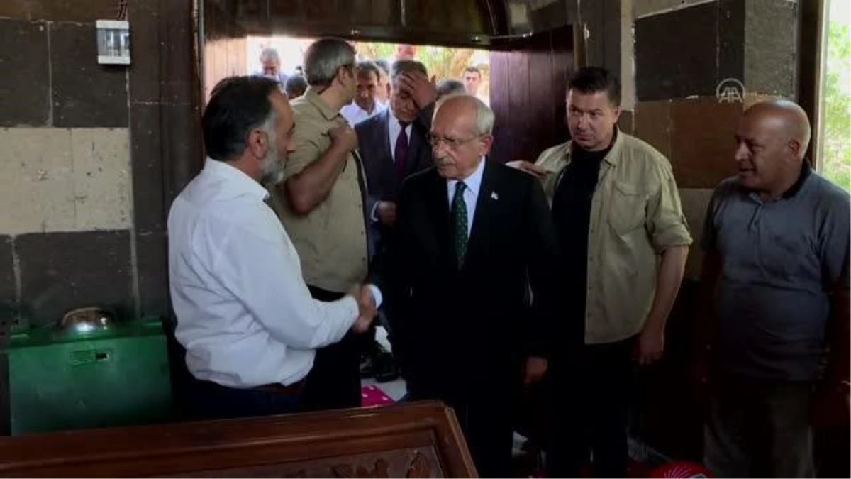 CHP Genel Başkanı Kılıçdaroğlu, Ahmed-i Hani Türbesi ile İshak Paşa Sarayı\'nı ziyaret etti