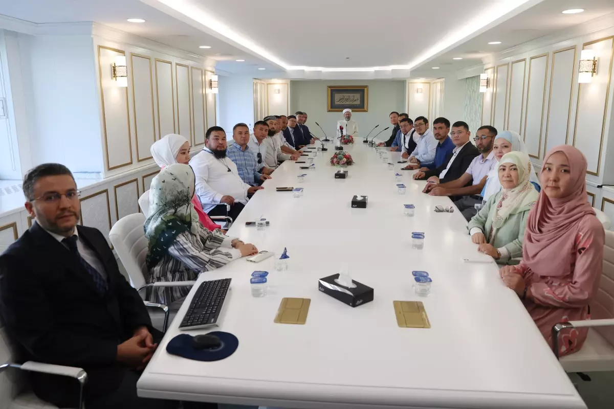 Diyanet İşleri Başkanı Erbaş, Kazakistan Nur-Mübarek Üniversitesi heyetiyle görüştü