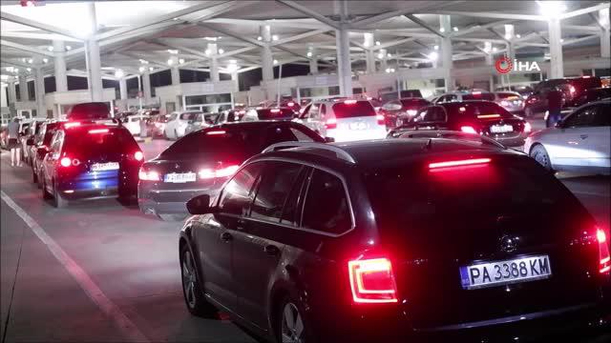Edirne\'ye akın eden Bulgarlar, dönüş yolunda kuyruk oluşturdu