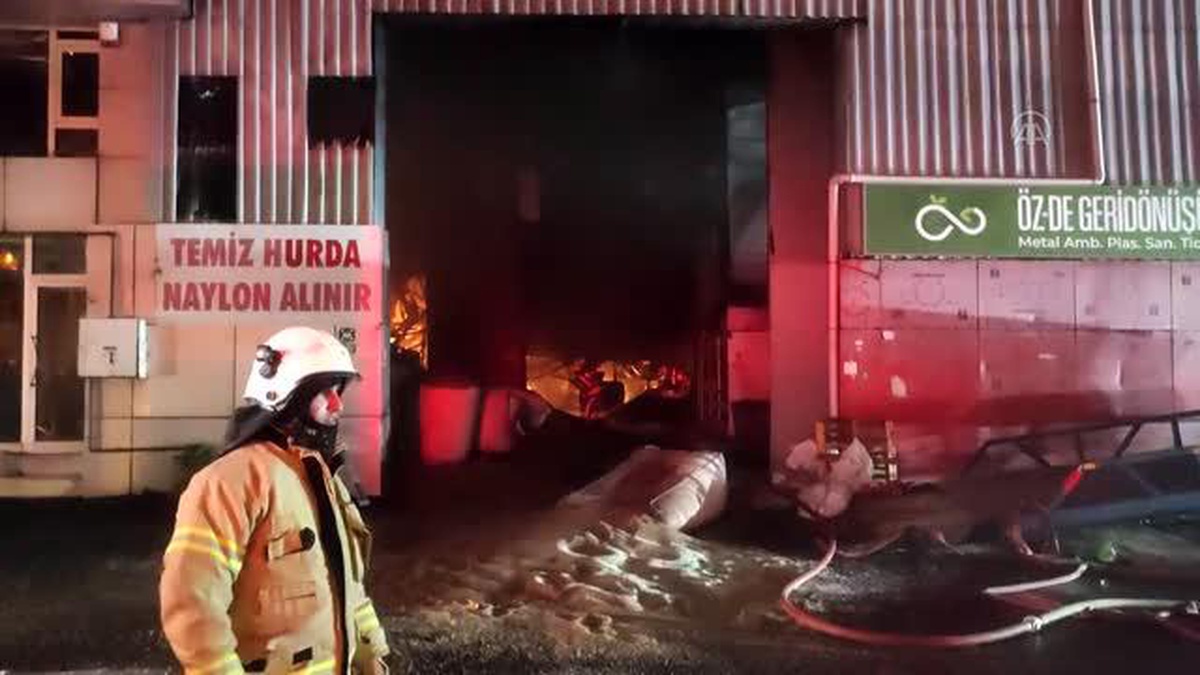 Geri dönüşüm fabrikasında yangın çıktı (3)