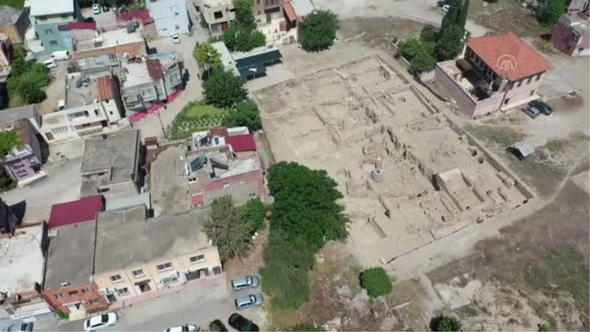 Adana\'da höyükte bulunan 3 bin 800 yıllık mühür kentin ticari hayatına ışık tutuyor