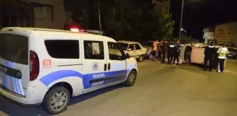 İki araca çarpan otomobilin alkollü sürücüsü, bagaj kapısından çıkıp kaçtı