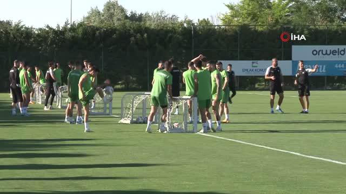 İlhan Palut: "Futbol bütün sonuçlara açık bir oyun"