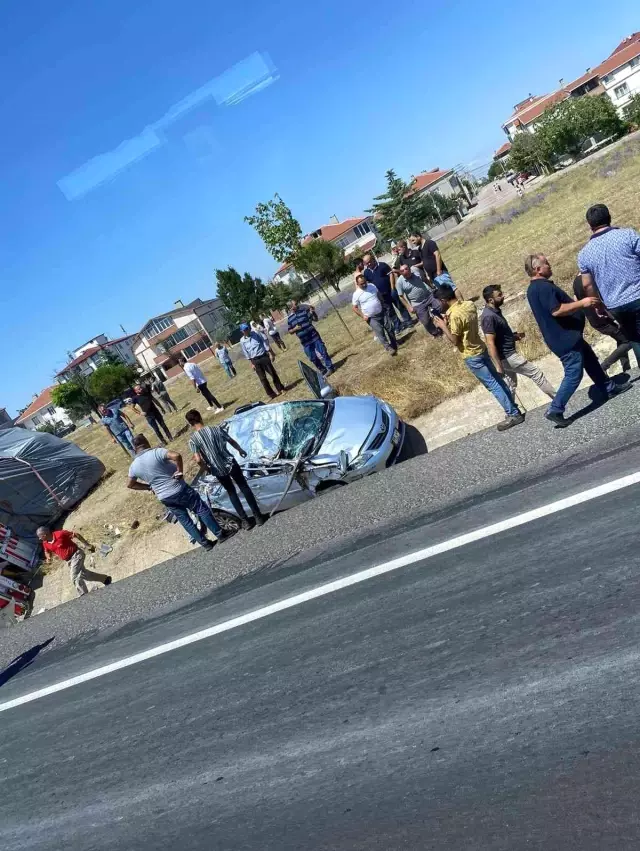 İnanılmaz kurtuluş: Kağıt gibi ezilen bu araçtan yara almadan çıktı