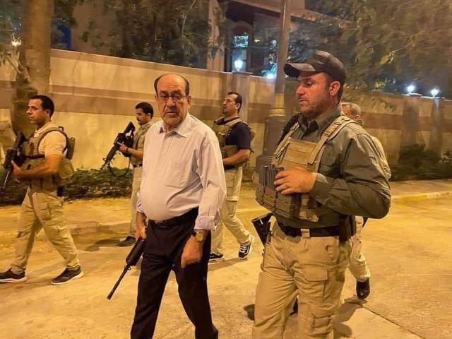 Iraklı eski başbakan Maliki'den Yeşil Bölge'de gövde gösterisi! Elinde M4 tipi silahla poz verdi