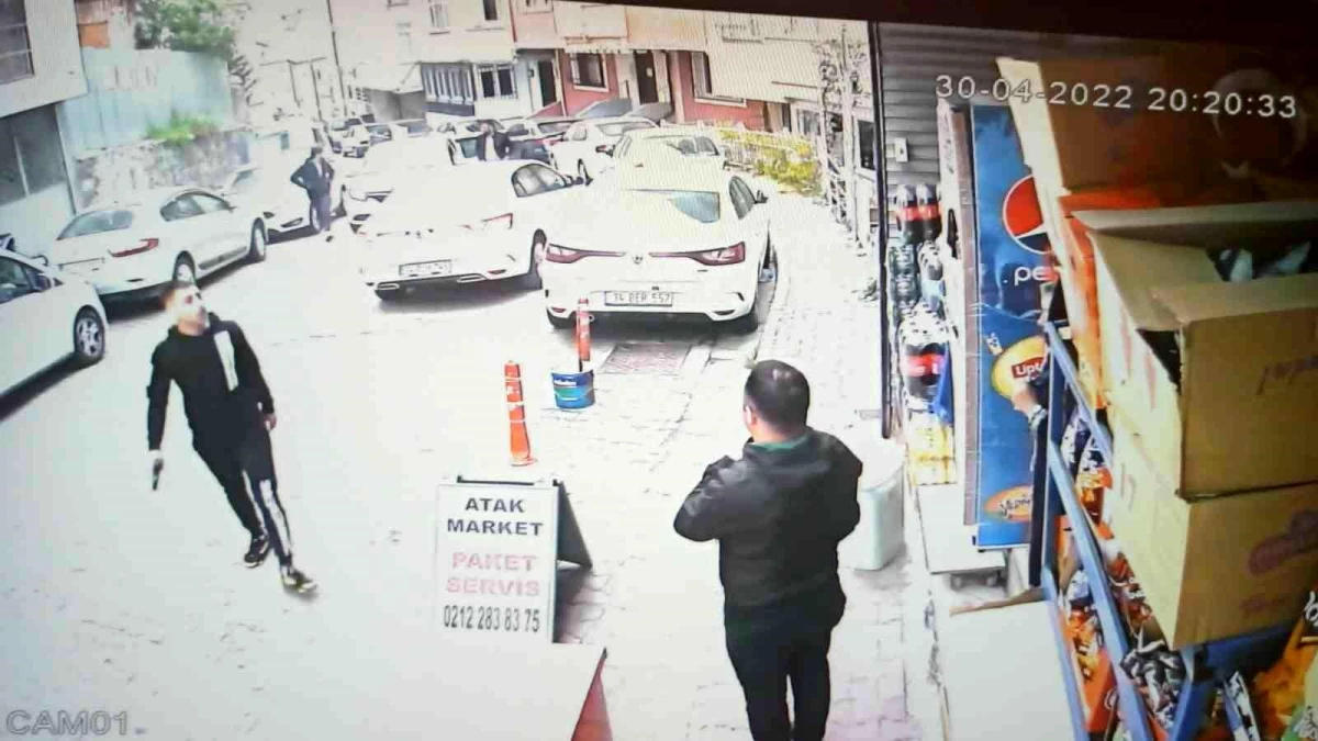 İstanbul\'da baba ve çocuğuna dehşeti yaşatan silahlı maganda kamerada