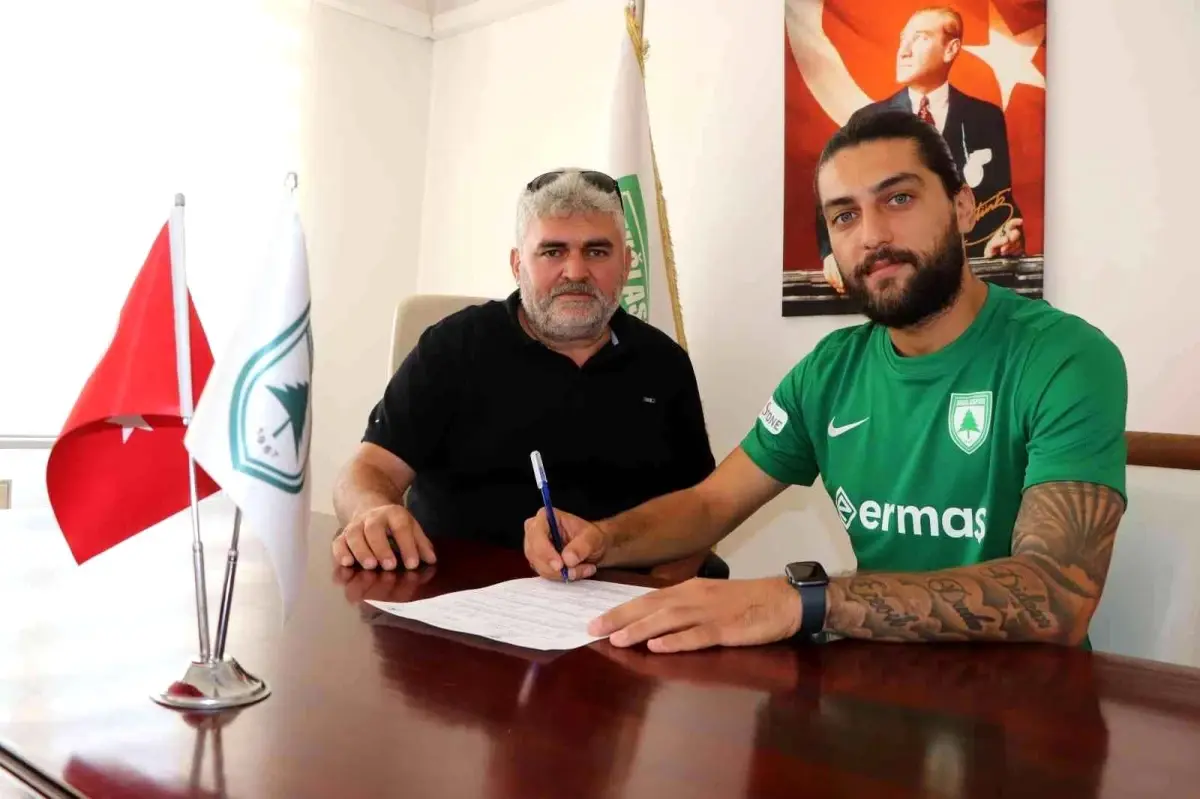 Kaan Aşnaz Muğlaspor\'a imza attı