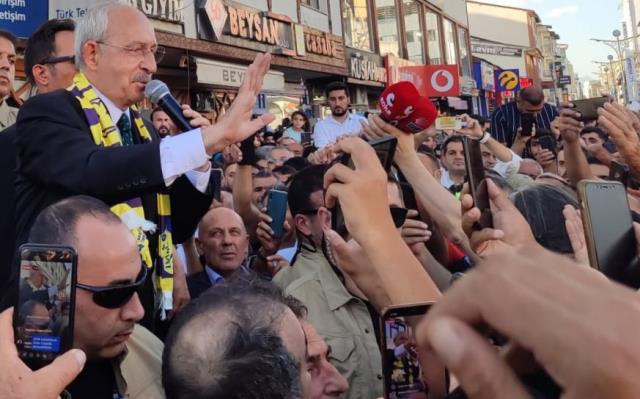 Kılıçdaroğlu, isim vermeden Cumhurbaşkanı Erdoğan'a yüklendi: Beyefendiyi emekli edeceğiz Kılıçdaroğlu, isim vermeden Cumhurbaşkanı Erdoğan'a yüklendi: Beyefendiyi emekli edeceğiz