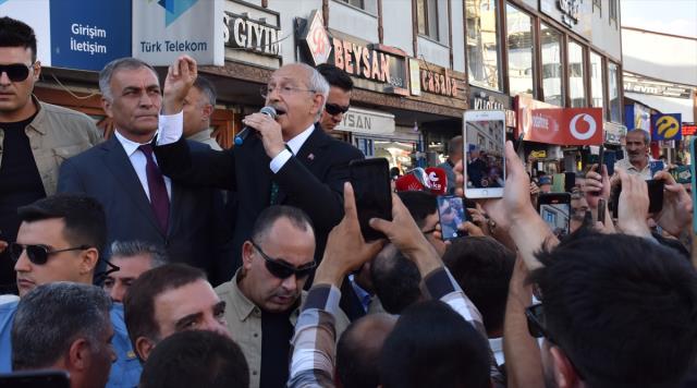 Kılıçdaroğlu, isim vermeden Cumhurbaşkanı Erdoğan'a yüklendi: Beyefendiyi emekli edeceğiz Kılıçdaroğlu, isim vermeden Cumhurbaşkanı Erdoğan'a yüklendi: Beyefendiyi emekli edeceğiz
