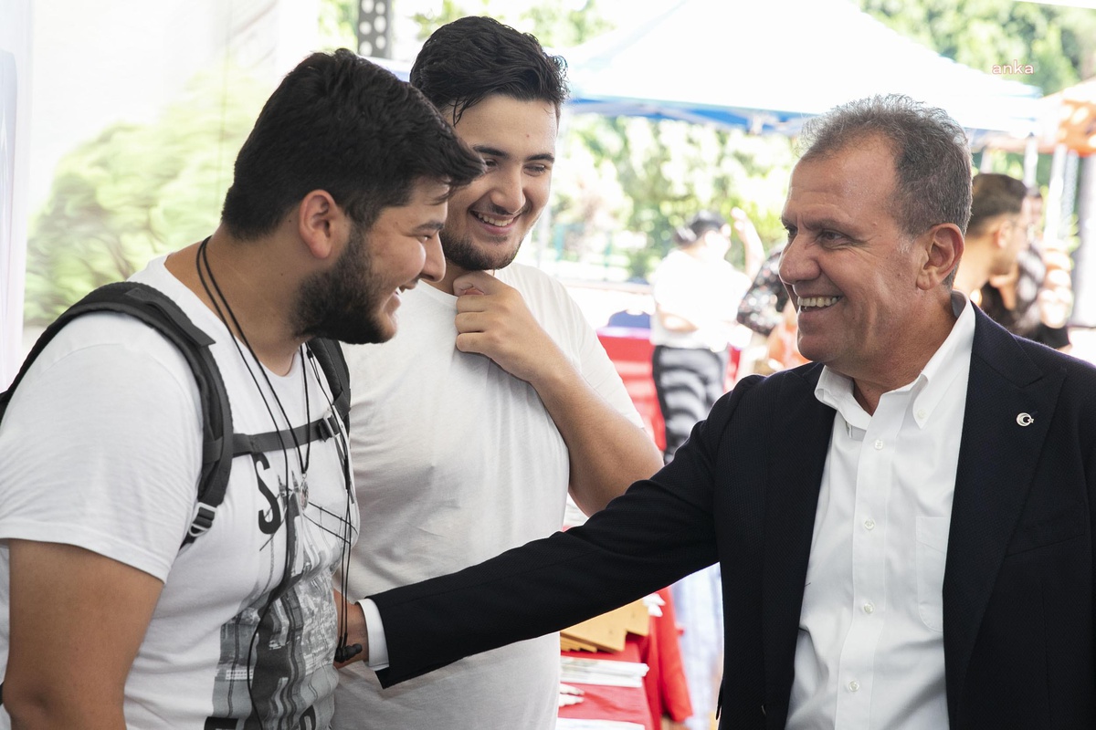 Mersin Büyükşehir Belediye Başkanı Seçer, Büyükşehir\'in Yks Tercih Danışmanlığına Başvuran Öğrencilerle Buluştu