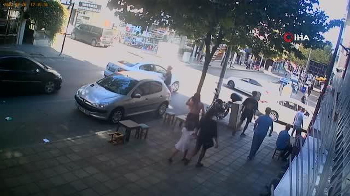 Patenli gencin otomobille çarpıştığı anlar kamerada