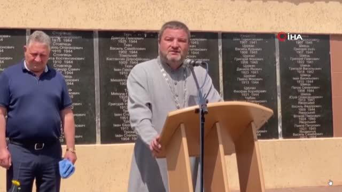 Rus yanlısı rahip cenazede Ukraynalı rahibe haçla saldırdı