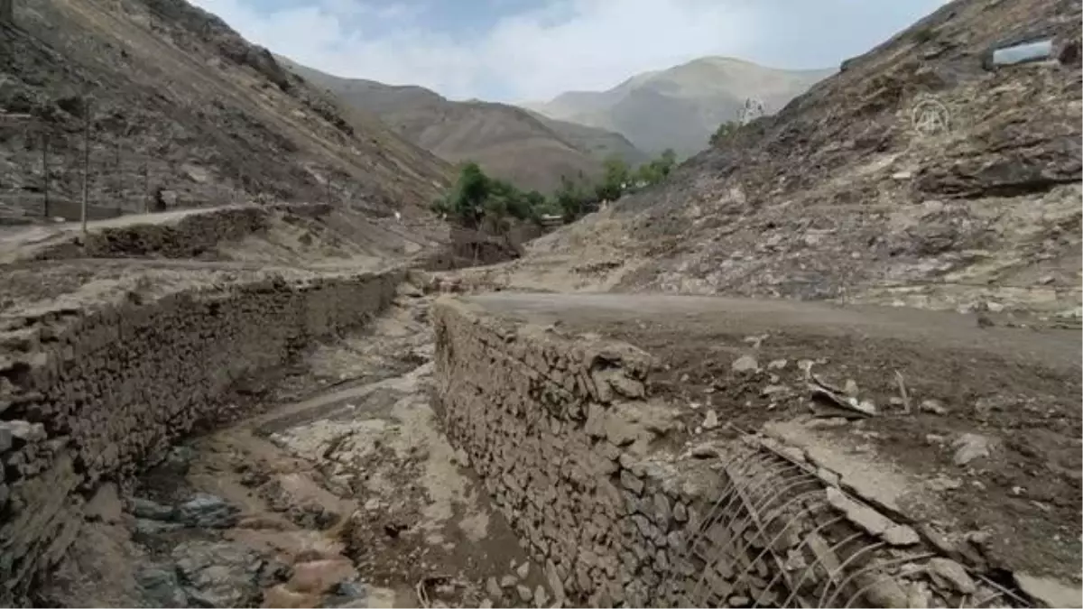 Tahran'ın kuzeybatısındaki sel felaketinde 6 kişi hayatını kaybetti (1)