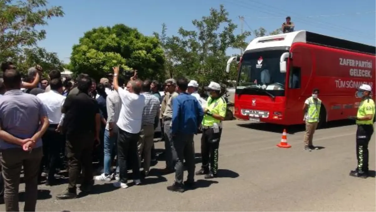 Ümit Özdağ, Kilis\'te sınır hattına gitti