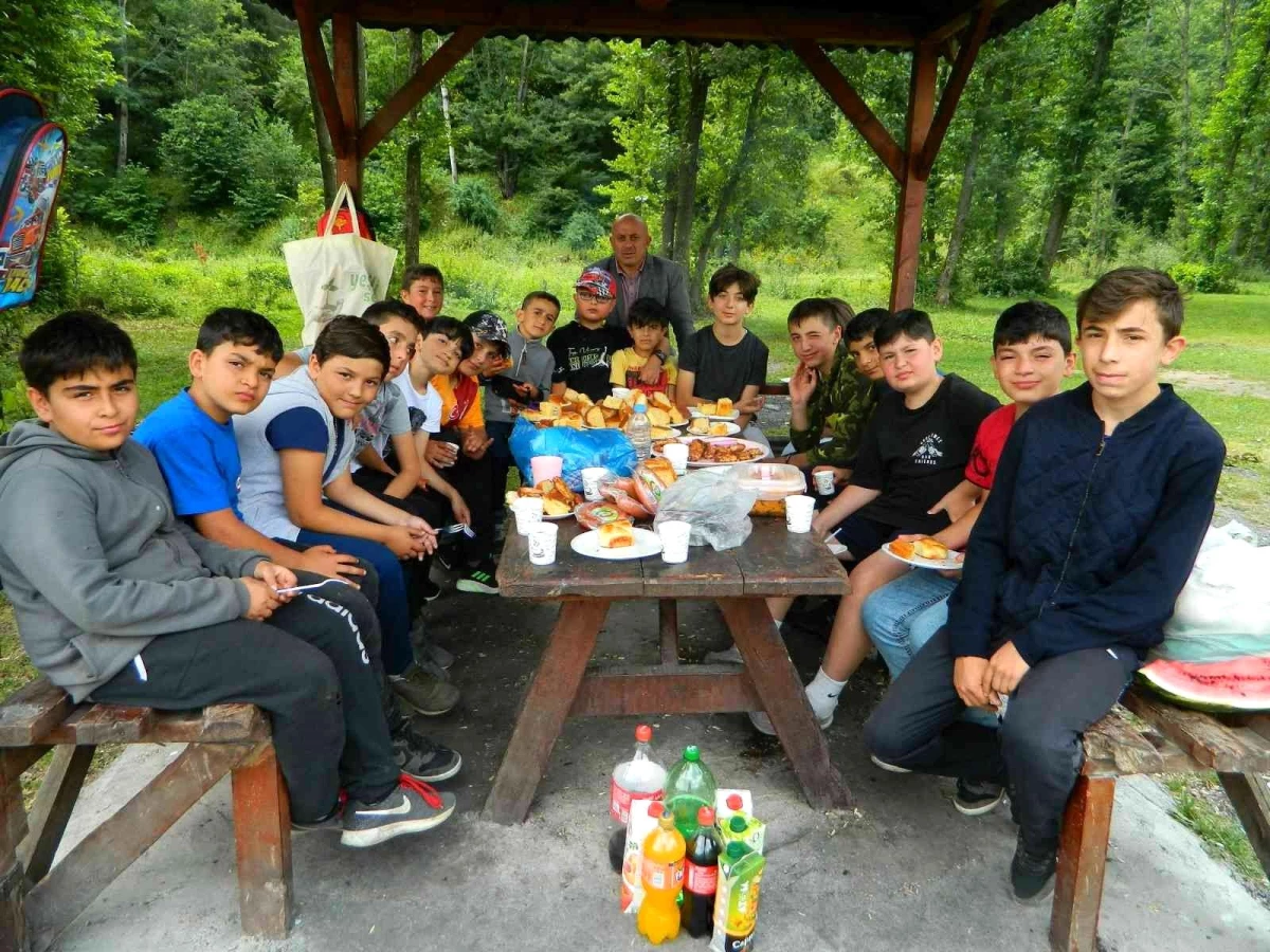Yaz Kuran kursu öğrencilerine piknik ziyafeti