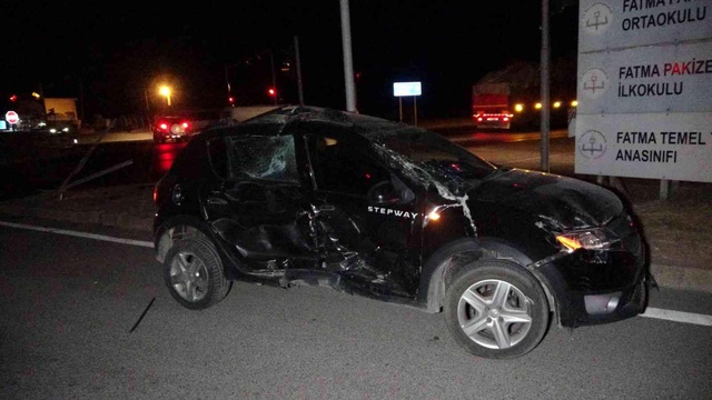 Bir garip kaza! Sürücülerden biri şoka girip gözyaşlarına boğuldu, diğeri 'Ben ambulans görevi görüyordum' diye kendini savundu