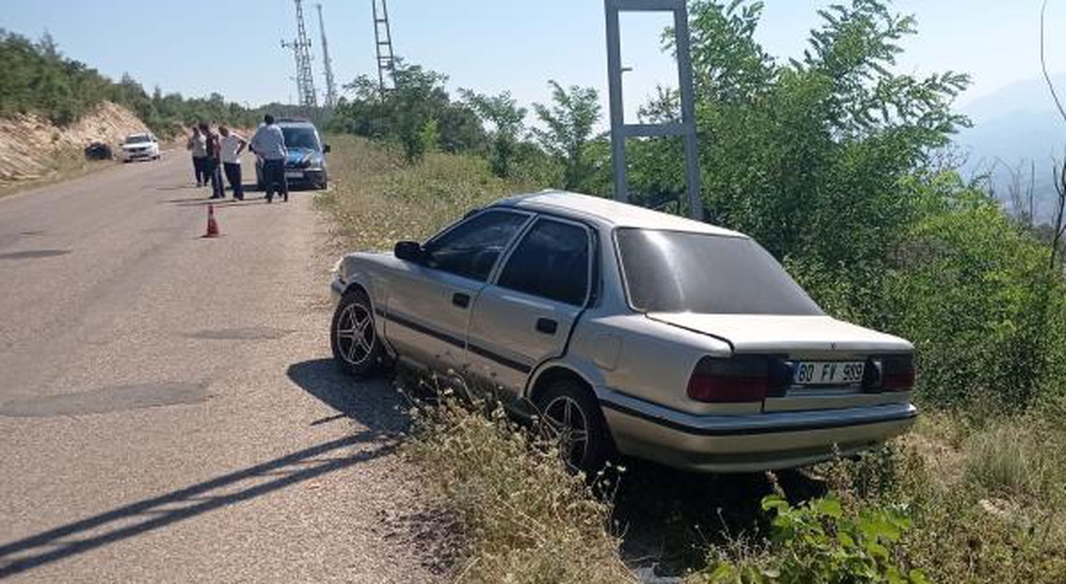 Adana\'da elektrik direğine çarpan otomobildeki 1 kişi öldü