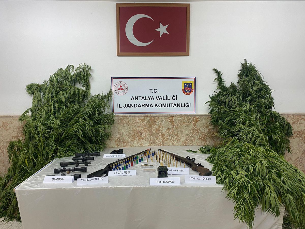 Antalya\'da uyuşturucu operasyonunda 4 kişi yakalandı