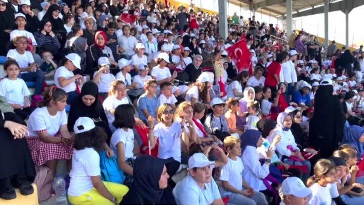 Bağcılar Belediyesi Yaz Spor Okulları\'nın kapanışında şöhretler karması maçı yapıldı