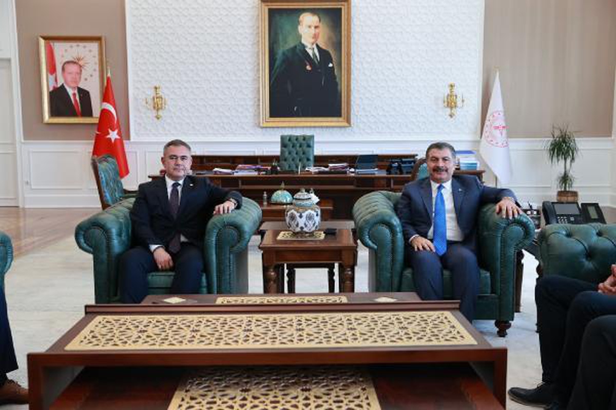 Bakan Koca: Eczane ve ecza depolarında gerekli ilaç listesi güncellenecek