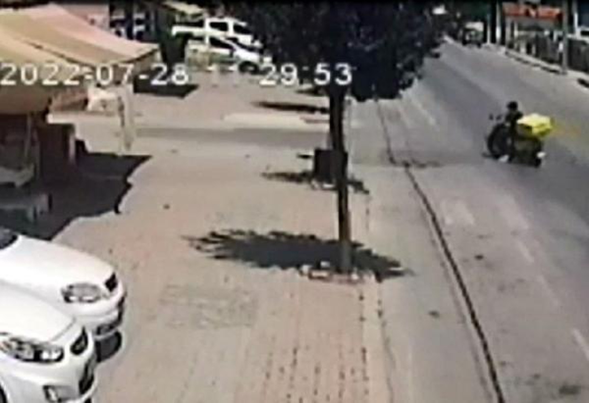 Çaldığı motosikletle fırının vitrinine çarpmıştı; yaşamını yitirdi (2)