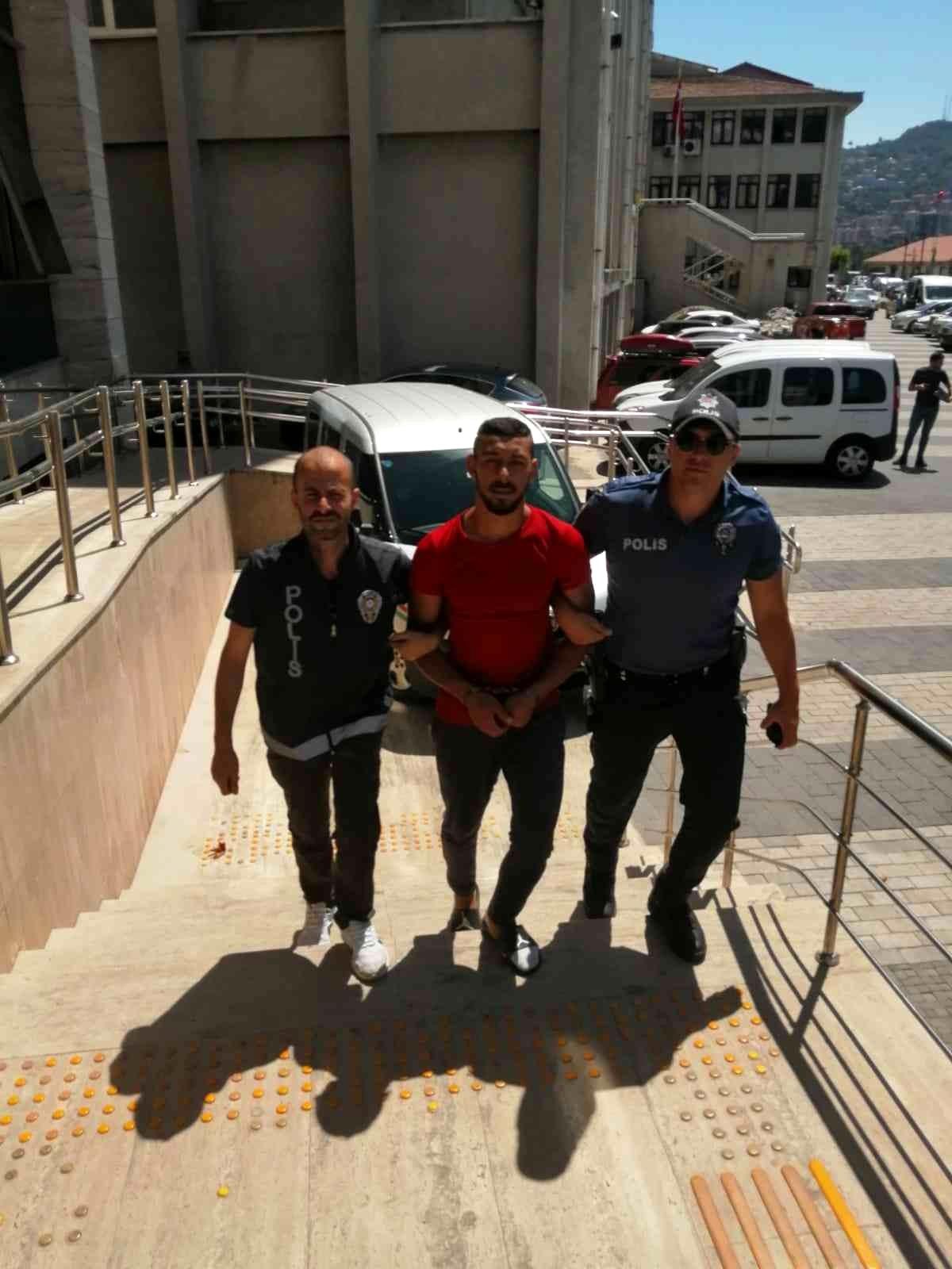 Caminin musluklarını çalmıştı, suç makinası çıktı