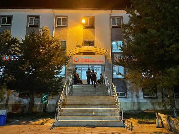 Sivas'ın Hafik ilçesindeki cenazede dağıtılan etli pilav belediye başkanı dahil 104 kişiyi hastanelik etti