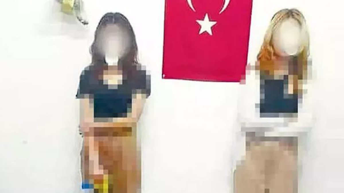 Bakkal, çikolata çalan kız çocuklarının Türk bayrağı önünde fotoğrafını çekerek Facebook\'ta ifşa etti!