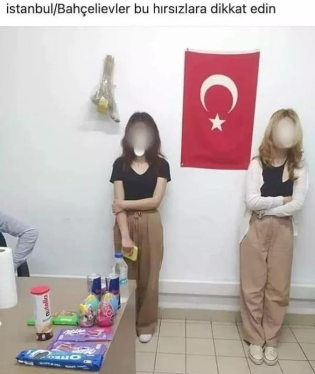 Çikolata çalan kız çocuklarının Türk bayrağının önünde fotoğrafını çekip sosyal medyada afişe etti Çikolata çalan kız çocuklarının Türk bayrağının önünde fotoğrafını çekip sosyal medyada afişe etti