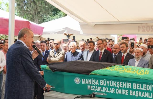 Cumhurbaşkanı Erdoğan, yakın dostunu böyle uğurladı: Hakan sen de hakkını bize helal et Cumhurbaşkanı Erdoğan, yakın dostunu böyle uğurladı: Hakan sen de hakkını bize helal et