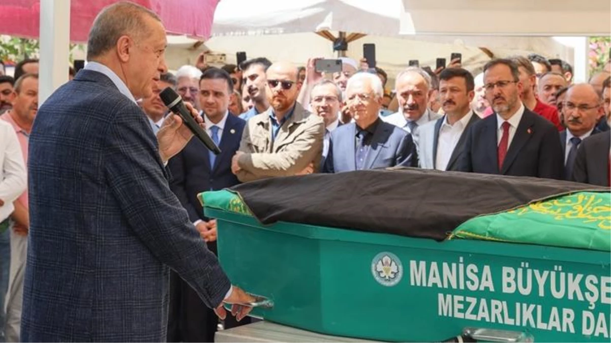 Cumhurbaşkanı Erdoğan, yakın dostunun cenazesinde Kur\'an-ı Kerim okudu