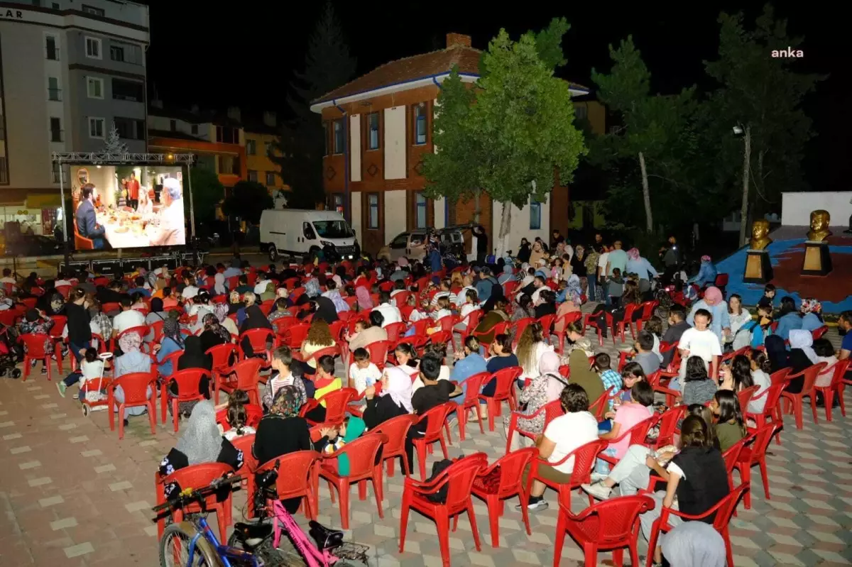 Eskişehir İnönü\'de Vatandaşlar Açık Hava Sineması ile Buluştu