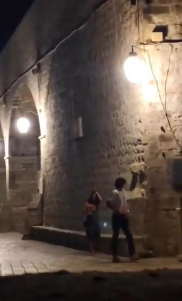 Game of Thrones'un çekildiği yerde cinsel ilişkiye girerken yakalandılar Game of Thrones'un çekildiği yerde cinsel ilişkiye girerken yakalandılar