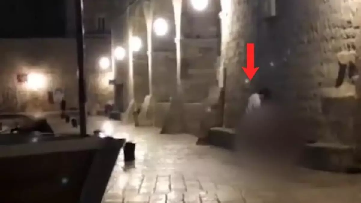 Genç çift, Game of Thrones setinin kurulduğu yerde cinsel ilişkiye girerken görüntülendi